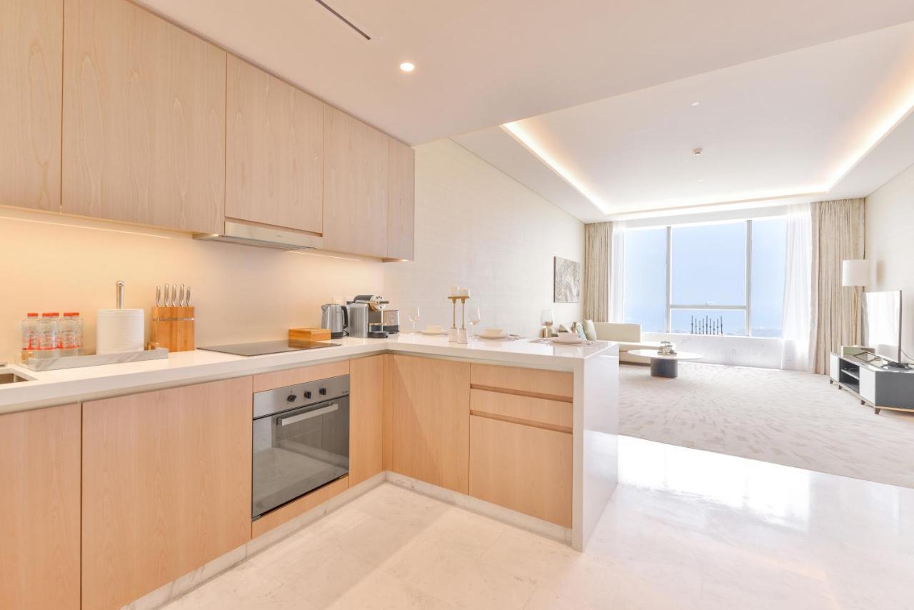 دبي Ultra Luxury Palm Tower With Shared Hotel Facilities المظهر الخارجي الصورة